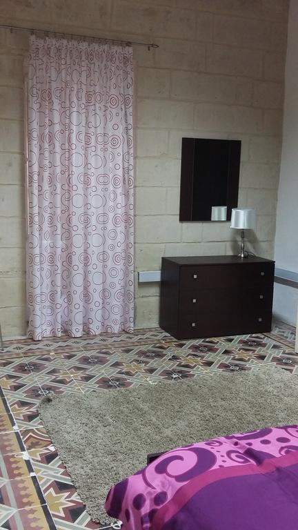 House فاليتا المظهر الخارجي الصورة