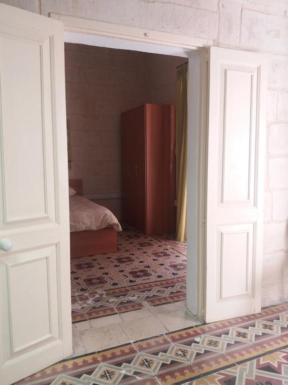 House فاليتا المظهر الخارجي الصورة